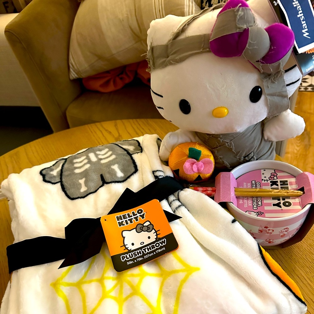 Hello Kitty blanket bundle